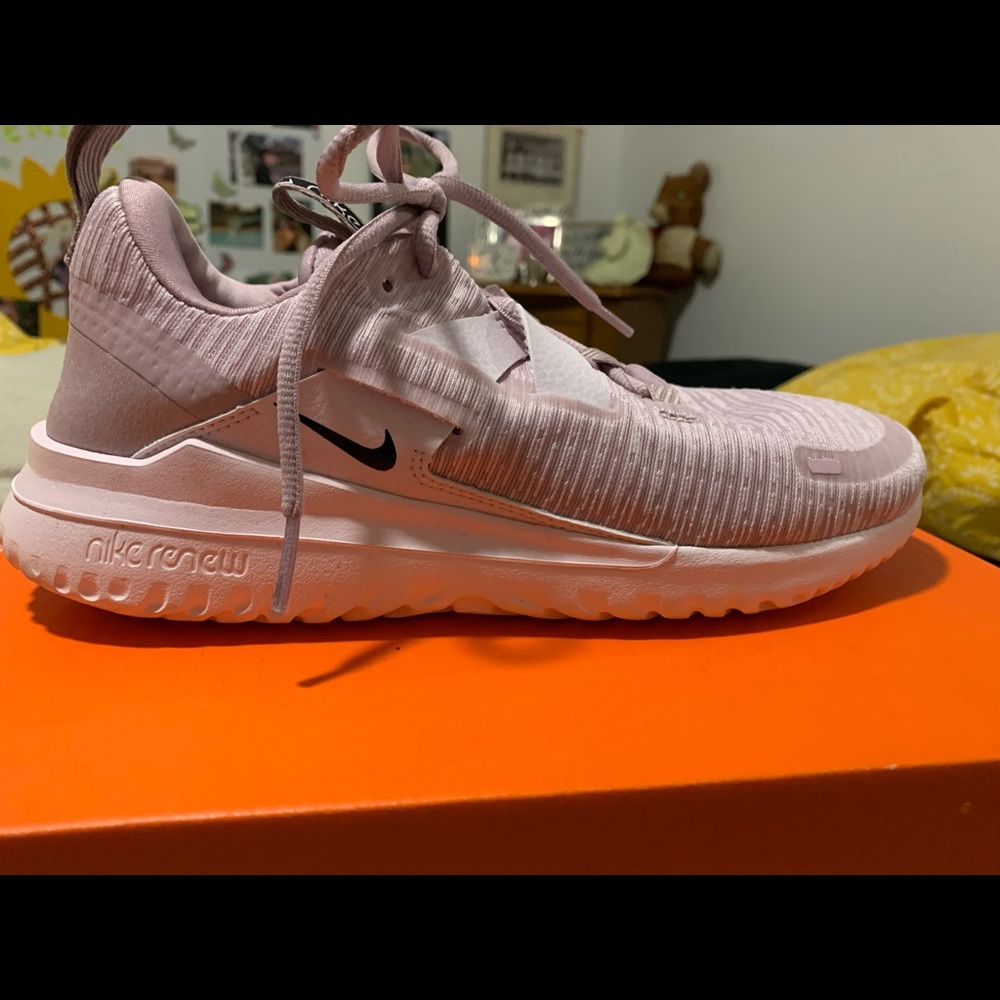 NWOT Nike Renew Arena